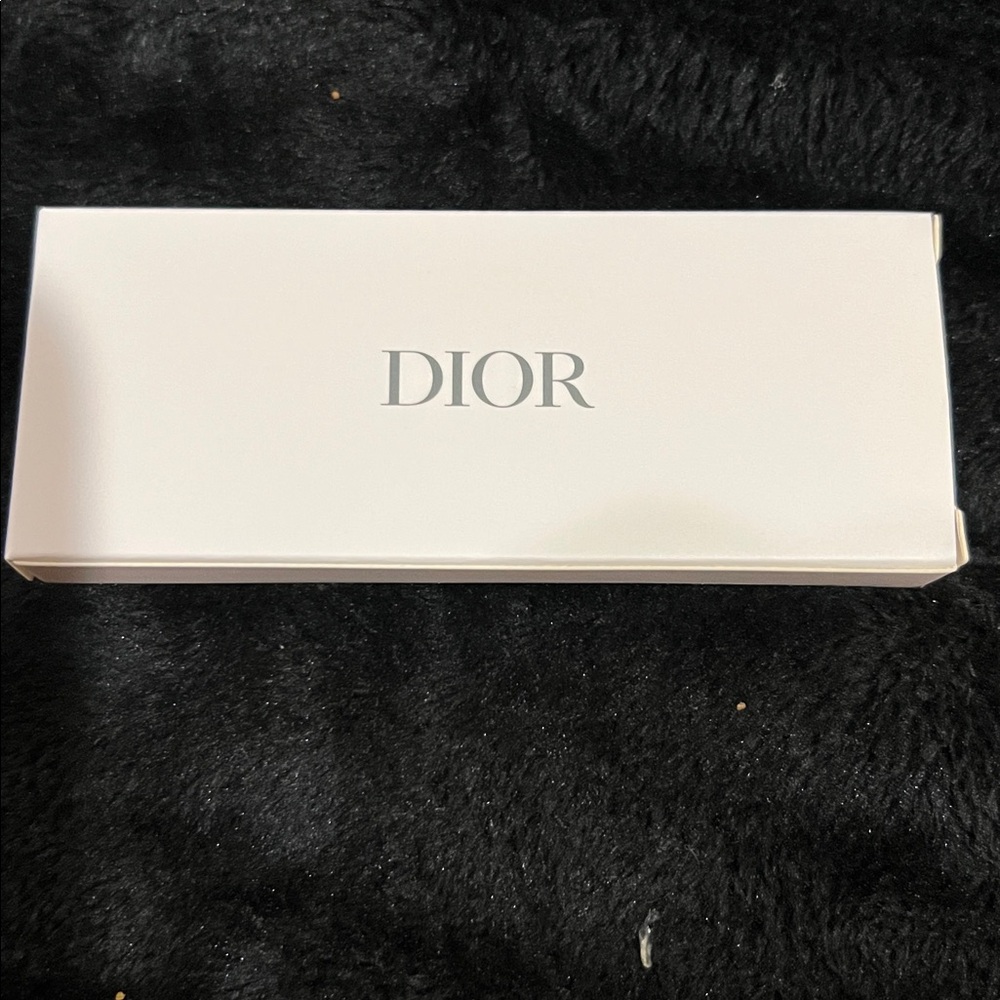 Dior Phone Ring with Pink and White Details - Picture 4 of 4